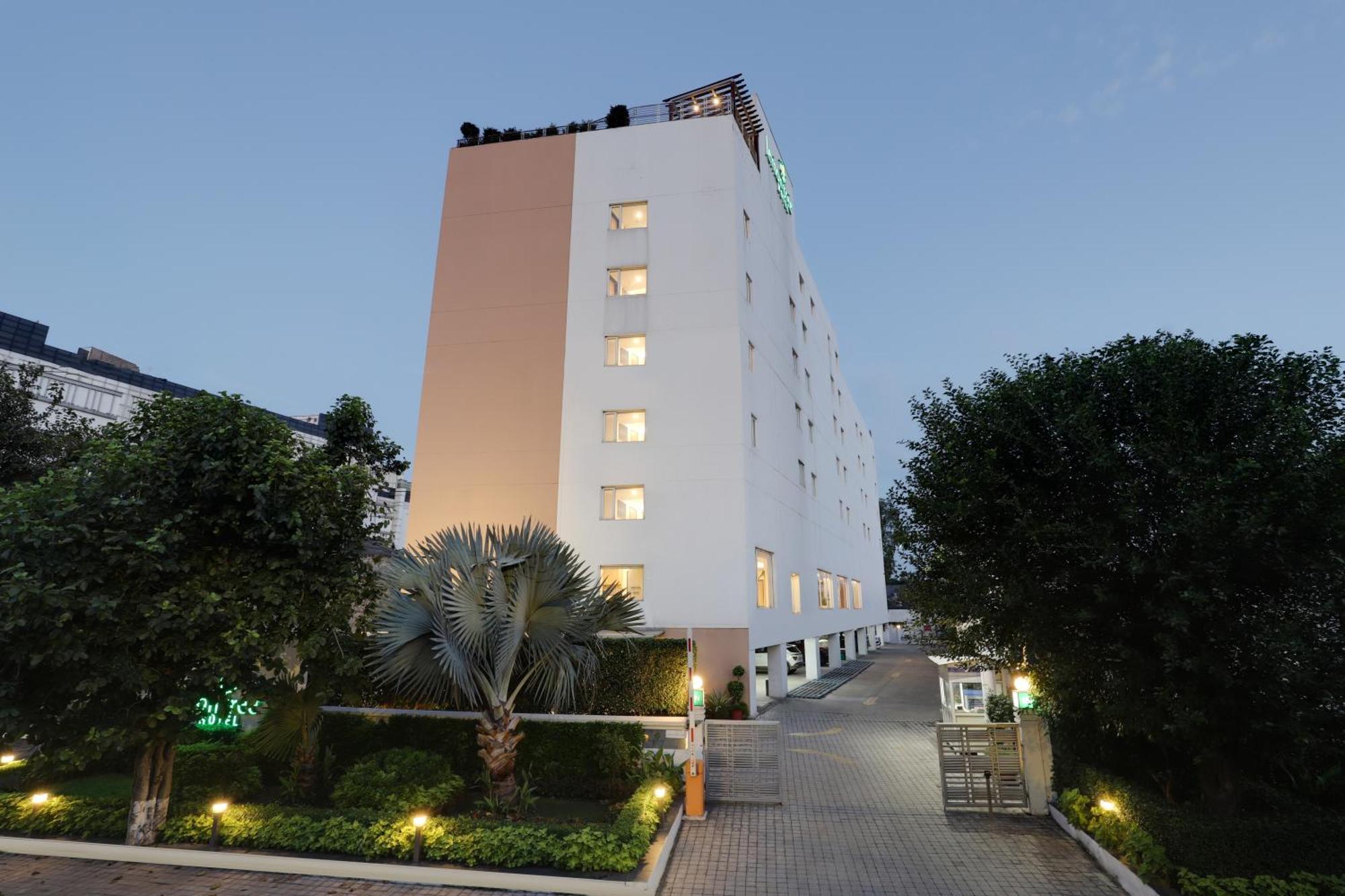 Lemon Tree Hotel Chandīgarh Buitenkant foto