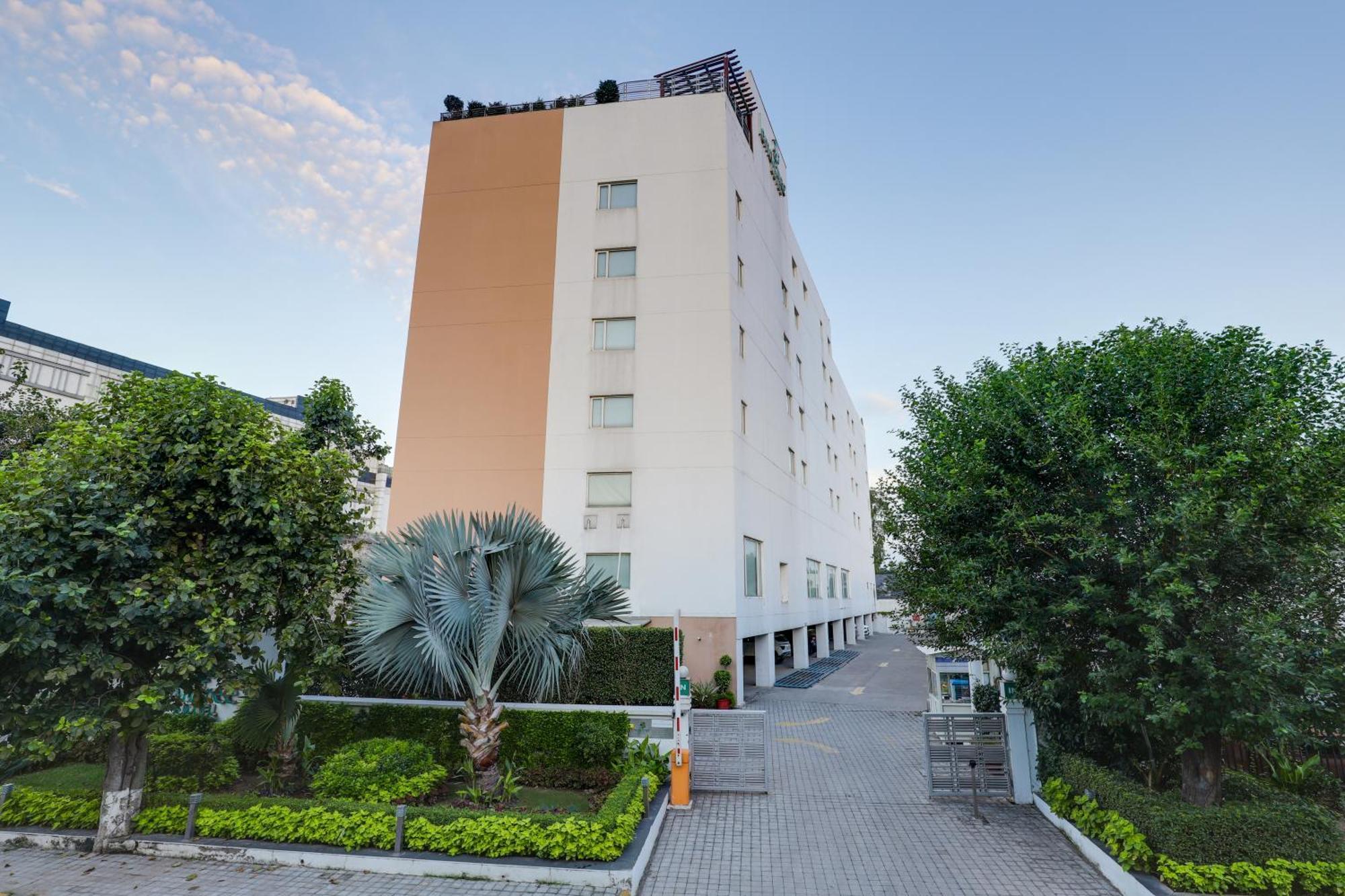 Lemon Tree Hotel Chandīgarh Buitenkant foto
